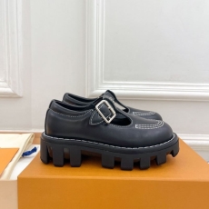 Louis Vuitton Low Shoes